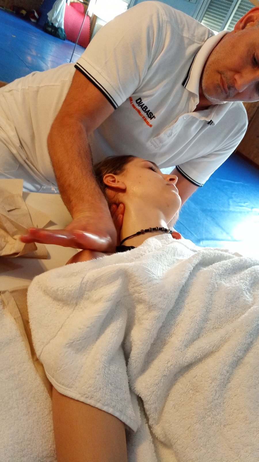 Davide durante il trattamento al collo